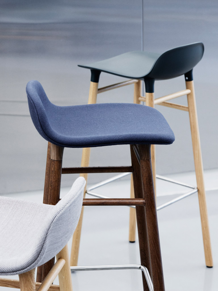 Form Barstool 65cm Walnut barová stolička nízka